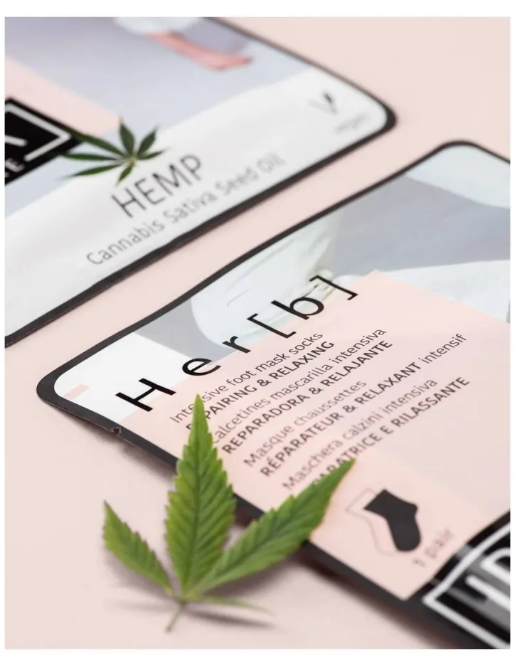 Маска за крака с конопено масло Iroha Repairing & Relaxing Foot Mask Socks with Cannabis — 2