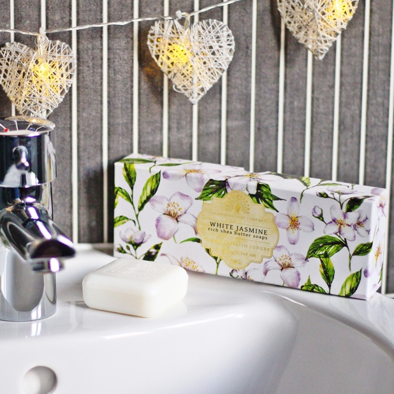 Комплект луксозни сапуни в кутия с Бял Жасмин The English Soap Company White Jasmine Soap 3x100g — 2