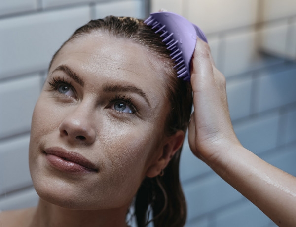 Четка за ексфолиране и масажиране на скалпа - розова Tangle Teezer The Power's in the Teeth! The Scalp Exfoliator & Massager Scalp Brush Lavender Lite — 2