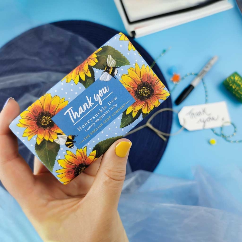 Сапун за повод "Благодаря" с Мед The English Soap Company Thank You Honeysuckle Dew Luxury Vegetable Soap 190g — 4