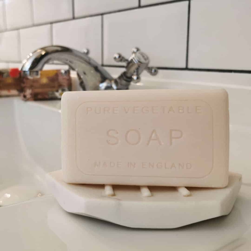 Луксозен сапун със Сандалово дърво и Амбър The English Soap Company Radiant Sandalwood and Amber Soap 190g — 2