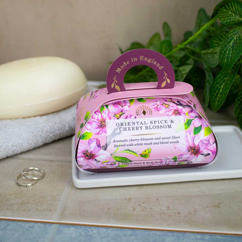 Луксозен сапун с Ориенталски подправки и Черешов цвят The English Soap Company Oriental Spice and Cherry Blossom Large Gift Bath Soap 260g — 3