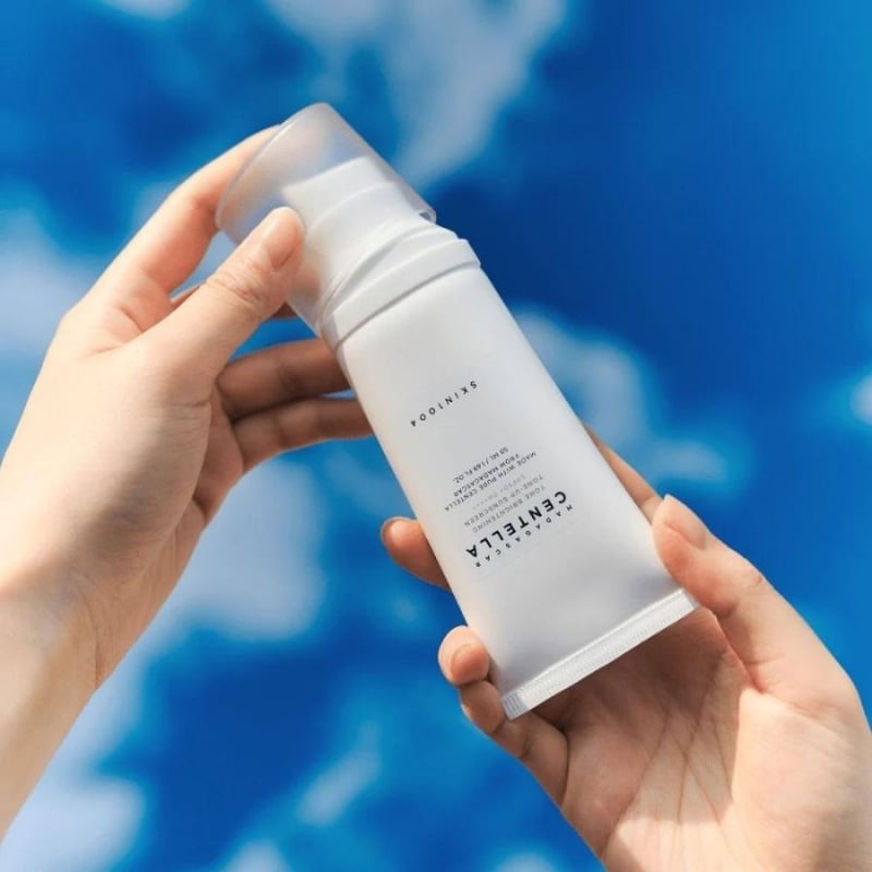 Изсветляващ слънцезащитен крем с центела и SPF50+ SKIN1004 Tone Brightening Tone-Up Sunscreen SPF50+ PA++++ 50 ml — 4