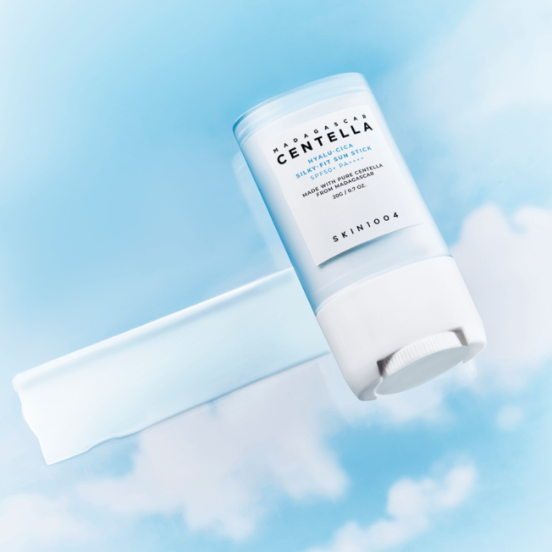 Мини слънцезащитен стик с центела и хиалурон SKIN1004 Hyalu-Cica Silky-Fit Sun Stick SPF50+ PA++++ 7 g — 2