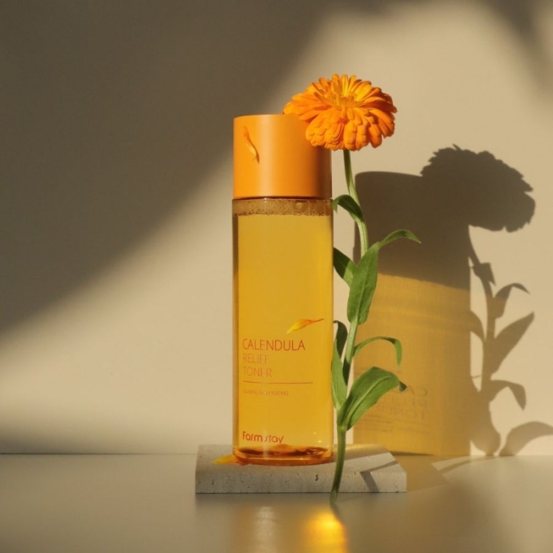 Тоник с невен за чувствителна и суха кожа – Farmstay Calendula Relief Toner 200 ml — 2