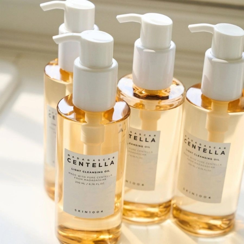 Нежно почистващо олио за лице с Centella Asiatica и растителни масла SKIN1004 Madagascar Centella Light Cleansing Oil 200 ml — 2