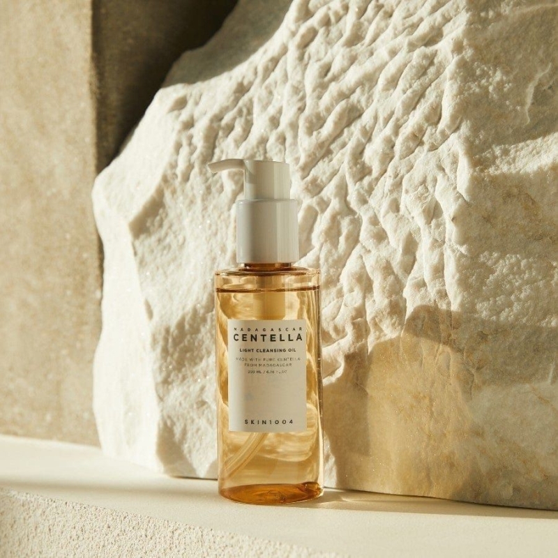 Нежно почистващо олио за лице с Centella Asiatica и растителни масла SKIN1004 Madagascar Centella Light Cleansing Oil 200 ml — 3