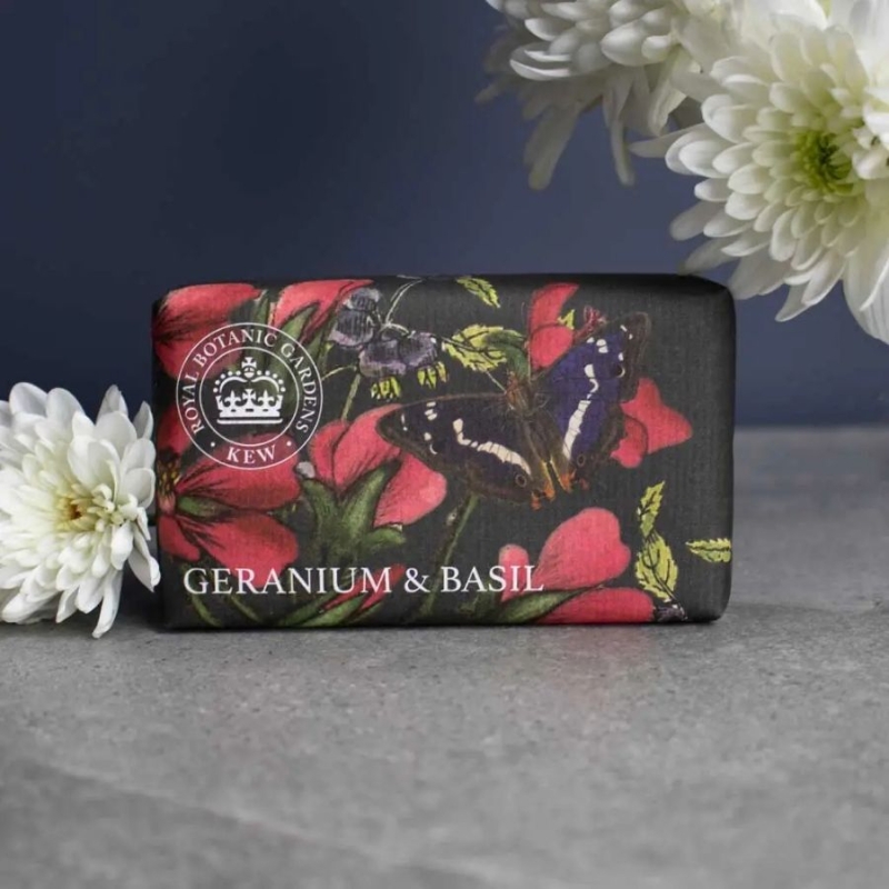 Луксозен сапун със Здравец и Босилек The English Soap Company KEW Geranium & Basil 240g — 2