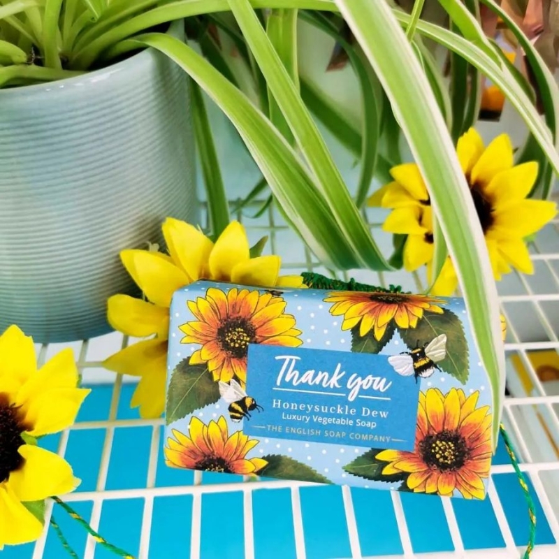 Сапун за повод "Благодаря" с Мед The English Soap Company Thank You Honeysuckle Dew Luxury Vegetable Soap 190g — 3
