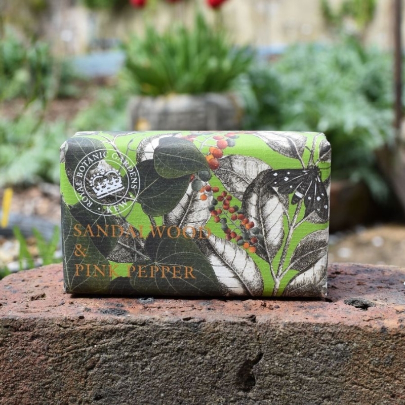 Луксозен сапун със Сандалово дърво и Розов Пипер The English Soap Company Sandalwood and Pink Pepper Soap 240g — 4