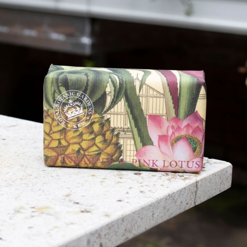 Луксозен сапун с Ананас и Розов Лотус The English Soap Company Pineapple and Pink Lotus Soap 240g — 3