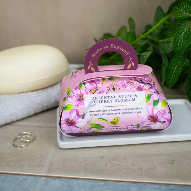 Луксозен сапун с Ориенталски подправки и Черешов цвят The English Soap Company Oriental Spice and Cherry Blossom Large Gift Bath Soap 260g — 4