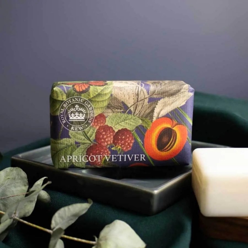 Луксозен сапун The English Soap Company Kew Gardens Apricot Vetiver Soap 240 g — 2